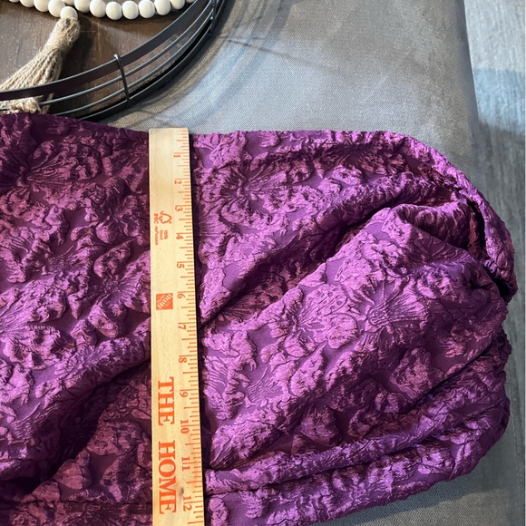 New York and Company size:Large Elegant Purple Textured Puff Sleeve Shift Dress - Picture 9 of 9